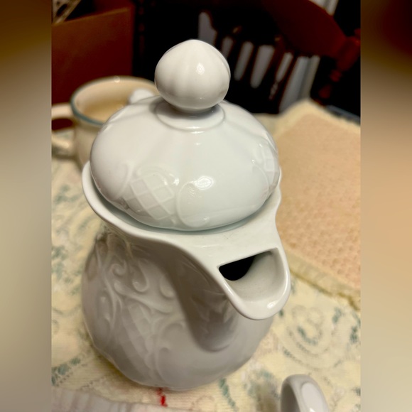 SELTMANN WEIDEN BAVARIA GERMANY WHITE EMBOSSED TEAPOT COFFEEPOT SALZBURG VIENNA - Picture 15 of 16